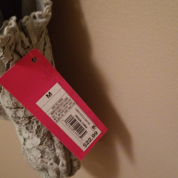 Green lacy crop top Medium - Picture 3 of 4